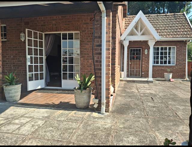 5 BEDROOM FREEHOLD FOR SALE IN CLARENDON